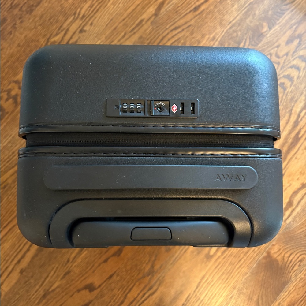 Away Travel Kids Black Suitcase - The Kids' Carry-On in Black - Picture 3 of 7